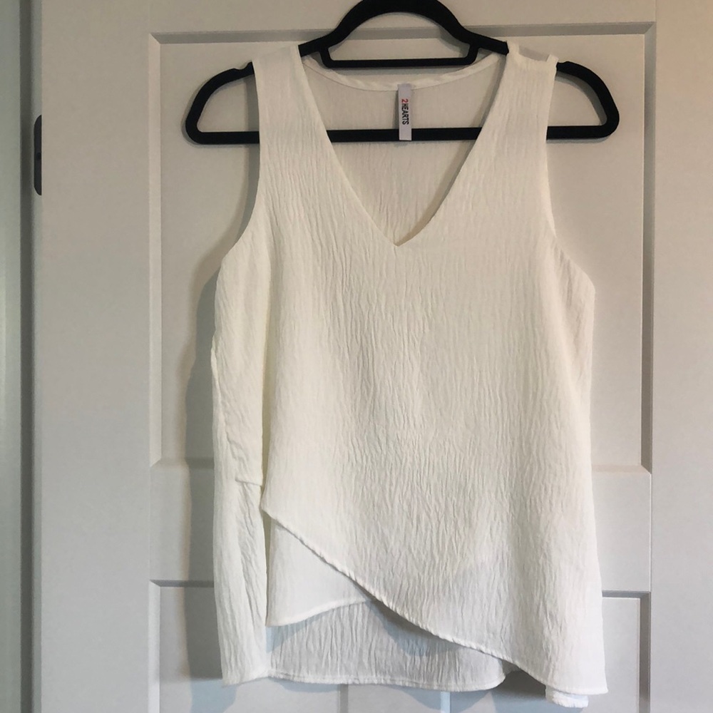 2Hearts white v neck sleeveless top, size S, new without tags.